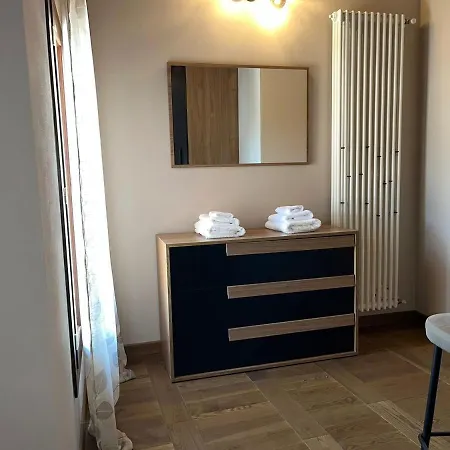 Deluxe Appartaments Black Apartment Fabbrico